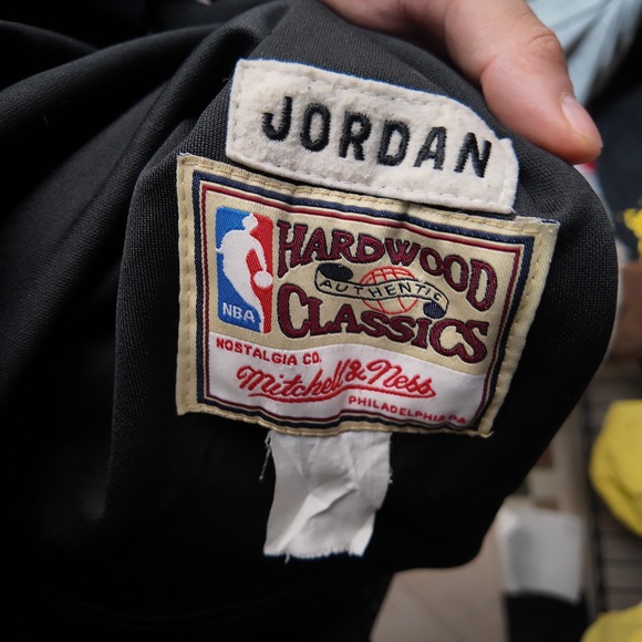 Mitchell Ness Michael Jordan Chicago Bulls 23 NBA Hardwood Classics Jersey Black - Picture 7 of 7